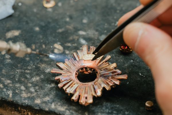 Componente in ottone in lavorazione